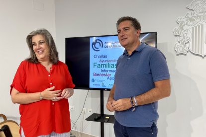 La edil de Familia, junto con el consultor técnico Guillermo Asensio García