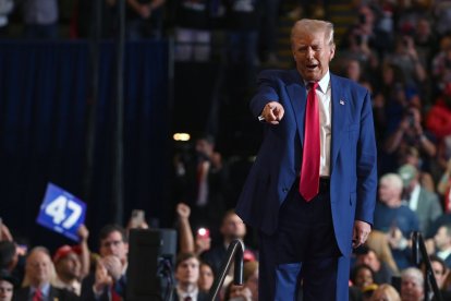 18 September 2024, US, New York: Former US President and Republican presidential candidate Donald Trump (C) speaks during his election rally at Nassau Coliseum in Uniondale. Photo: Andrea Renault/ZUMA Press Wire/dpa

Andrea Renault/ZUMA Press Wire/d / DPA
18/9/2024 ONLY FOR USE IN SPAIN