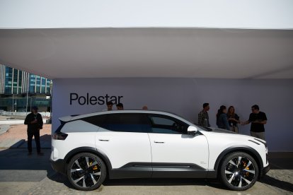 Un coche durante la Feria del Vehículo Eléctrico de Madrid 2024, en la plaza de Colón, a 14 de septiembre de 2024, en Madrid (España). 