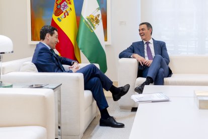 Pedro Sánchez y  Juanma Moreno durante su reunión en el Complejo de La Moncloa.