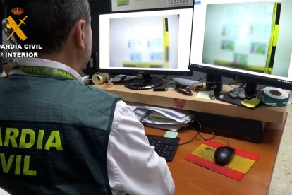 Investigador de la Guardia Civil

REMITIDA / HANDOUT por GUARDIA CIVIL
Fotografía remitida a medios de comunicación exclusivamente para ilustrar la noticia a la que hace referencia la imagen, y citando la procedencia de la imagen en la firma
23/9/2024