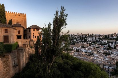 Imagen del amanecer desde la Alhambra.

REMITIDA / HANDOUT por JUNTA DE ANDALUCÍA
Fotografía remitida a medios de comunicación exclusivamente para ilustrar la noticia a la que hace referencia la imagen, y citando la procedencia de la imagen en la firma
25/9/2024