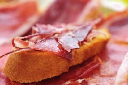 Jamón serrano con pan