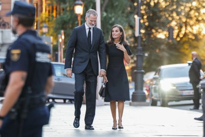 Felipe VI y Letizia, en el funeral de Juan Gomez Acebo.