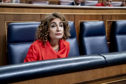 La vicepresidenta primera y ministra de Hacienda, María Jesús Montero, durante una sesión plenaria en el Congreso de los Diputados, a 26 de septiembre de 2024, en Madrid (España). El Congreso aborda hoy el acuerdo de financiación singular con Cataluña. Además, se debaten el Proyecto de Ley de Movilidad Sostenible y la Proposición de Ley que pretende mejorar la calidad de vida de las personas con Esclerosis Lateral Amiotrófica (ELA) y otras enfermedades neurológicas graves.

A. Pérez Meca / Europa Press
26 SEPTIEMBRE 2024;FINANCIACIÓN;CATALUNYA;PLENO;DIPUTADOS;DEBATE
26/9/2024