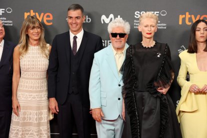 Begoña Gómez, Pedro Sánchez, Pedro Almodóvar y Tilda Swinton en el Festival de Cine de San Sebastián