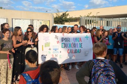 Concentración en el CEIP Playas de Orihuela