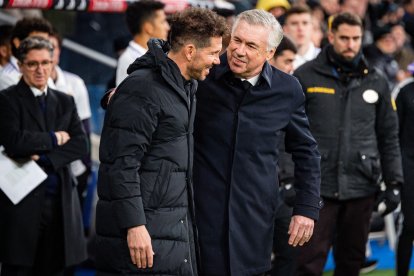 Simeone y Ancelotti, en un derbi.