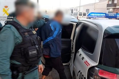 La Guardia Civil detiene a un hombre en Pinoso / Imagen de archivo.

GUARDIA CIVIL
10/10/2023