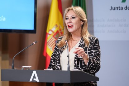 La consejera de Economía, Hacienda y Fondos Europeos y portavoz del Gobierno, Carolina España, comparece en la rueda de prensa posterior al Consejo de Gobierno de Andalucía.