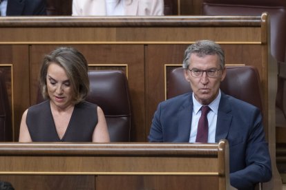 La secretaria general del PP, Cuca Gamarra y el presidente del PP, Alberto Núñez Feijóó.