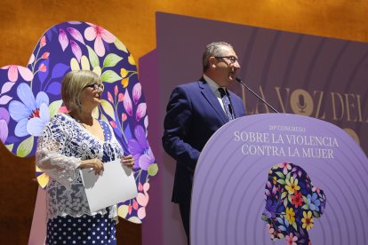 Pérez inaugurando el XX Congreso sobre la Violencia contra la Mujer