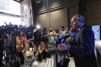 FRANCISCO CAMPS EN LA RUEDA DE PRENSA.