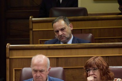 El diputado del Grupo Mixto y exministro socialista, José Luis Ábalos, durante una sesión en el Congreso.