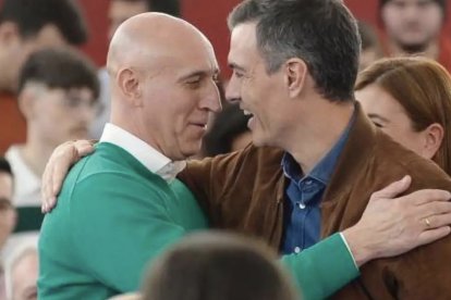 Pedro Sánchez y el alcalde de León, José Antonio Díez