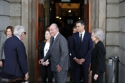 Juan Carlos I, Doña Sofia, Pedro Sanchez ,Felipe Gonzalez y Mar Garcia Vaquero, durante el funeral de Alfredo Perez Rubalcaba el 11 de mayo de 2019.