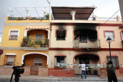 Imagen de la vivienda en Guillena donde se ha producido el incendio en la que han fallecido cuatro personas.