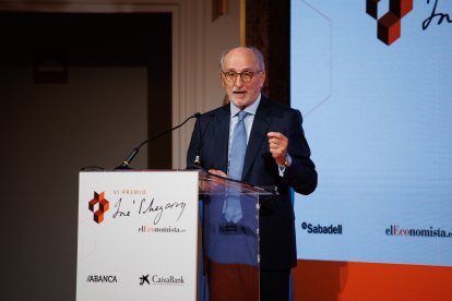 (Foto de ARCHIVO)
El presidente de Repsol, Antonio Brufau, recibe el Premio José Echegaray que concede elEconomista.es, en el Four Seasons Hotel Madrid, a 3 de julio de 2024, en Madrid (España). elEconomista.es concede este premio a aquellas personalidades con proyección internacional que mejor han contribuido a promover el espíritu e ideario liberal en su desempeño profesional.

Alejandro Martínez Vélez / Europa Press
03 JULIO 2024;PREMIO;REPSOL;BRUFAU;MADRID;
03/7/2024