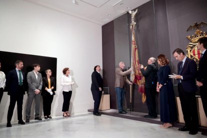 Traslado de la Reial Senyera desde el Museo Histórico Municipal a el Salón de Cristal