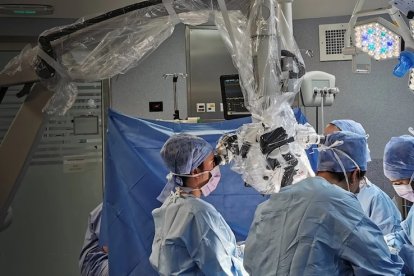 Dr. Cesar Casado en quirófano Hospital Ruber Internacional