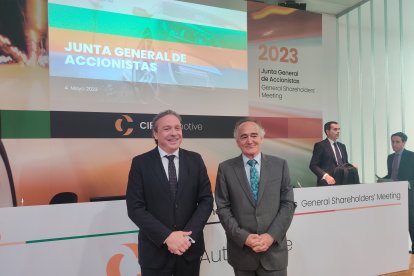 Archivo - El presidente de CIE Automotive, Antón Pradera, y el CEO, Jesús María Herrera, en la Junta de accionistas de la compañía en Bilbao.