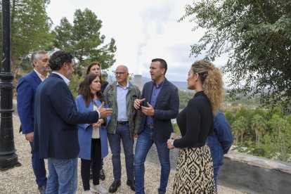 Visita de Vicent Mompó, presidente de la diputació, en Cofrentes