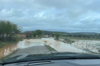 Inundaciones en Vistabella del Maestrat

REMITIDA / HANDOUT por AYUNTAMIENTO DE VISTABELLA DEL MAESTRAT
Fotografía remitida a medios de comunicación exclusivamente para ilustrar la noticia a la que hace referencia la imagen, y citando la procedencia de la imagen en la firma
16/10/2024