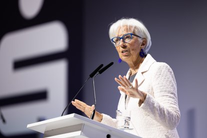 (Foto de ARCHIVO)
01 June 2023, Lower Saxony, Hanover: Christine Lagarde, President of the European Central Bank (ECB), speaks at the German Savings Banks Day. Photo: Michael Matthey/dpa

01/6/2023 ONLY FOR USE IN SPAIN