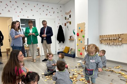 El conseller de Educación, José Antonio Rovira, visita una escuela infantil en Segorbe