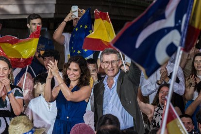 La presidenta de la Comunidad de Madrid, Isabel Díaz Ayuso, y el del Partido Popular, Alberto Núñez Feijóo, durante un acto.