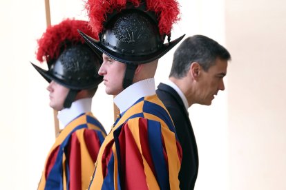 Pedro Sanchez, poco antes de la audiencia con el Papa en el Vaticano.