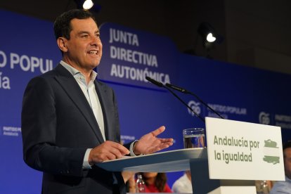 El presidente del PP de Andalucía, Juanma Moreno, preside la reunión de la Junta Directiva Autonómica del partido en Málaga.