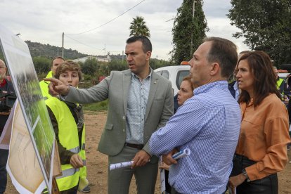 Vicent Mompó, president de la Diputació, y alcaldes de la zona