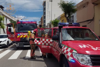 Bomberos intervienen en el incendio en Ronda Vinatea