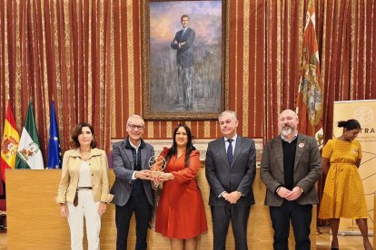 El concejal Ballester ha recogido el premio a la mejor campaña promocional de los mercados