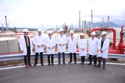 Imagen de archivo de Pedro Sánchez y Juanma Moreno en la planta de Cepsa en San Roque, Cádiz.

JOAQUÍN CORCHERO/EUROPA PRESS
01/12/2022