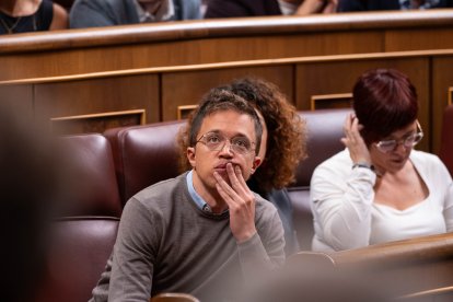 El exdiputado de Sumar y exportavoz parlamentario de estos, Íñigo Errejón, durante una sesión en el Congreso.