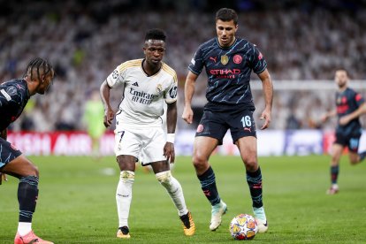 Vinicius y Rodri, durante un partido de Champions League.