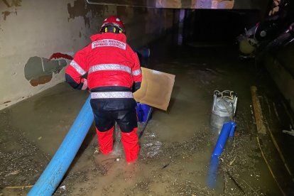 Bomberos de la Diputación

REMITIDA / HANDOUT por DIPUTACIÓN DE CASTELLÓN
Fotografía remitida a medios de comunicación exclusivamente para ilustrar la noticia a la que hace referencia la imagen, y citando la procedencia de la imagen en la firma
02/11/2024