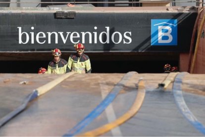 Bomberos en el parking de Bonaire