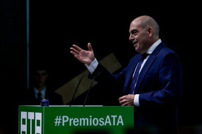 El presidente de ATA, Lorenzo Amor, que es el rayo que no cesa en la defensa de los autónomos lo cual desde aquí le aplaudimos.