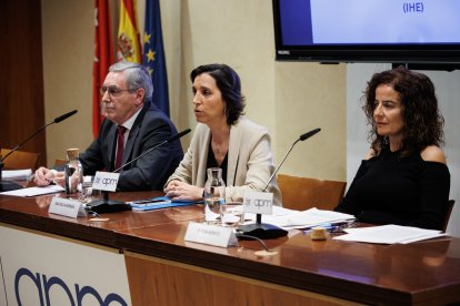 Ana de la Herrán, en el centro, es la presidenta de la Asociación de Inspectores de Hacienda del Estado. 

Alejandro Martínez Vélez / Europa Press
25 MARZO 2024;INSPECTORES DE HACIENDA;CATALUÑA;INDEPENDENCIA FISCAL;
25/3/2024