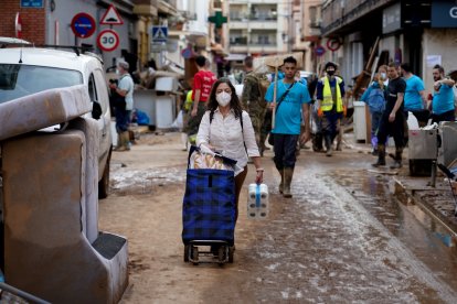 Voluntarios en Sedaví.