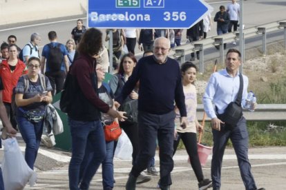 Juan Roig, dueño de Mercadona, acude junto a voluntarios a ayudar a los afectados de la DANA