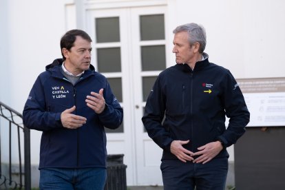 El presidente de Castilla y León, Alfonso Fernández Mañueco, y el de Galicia, Alfonso Rueda.