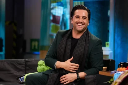 David Bustamante lo dio todo, literalmente, en "La Revuelta" de David Broncano en TVE.