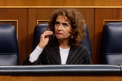 La vicepresidenta primera y ministra de Hacienda, María Jesús Montero, durante un pleno en el Congreso de los Diputados, a 14 de noviembre de 2024, en Madrid (España). El Pleno del Congreso celebra hoy la segunda y definitiva votación de los once candidatos propuestos por el PSOE, Sumar, ERC, Junts, PNV y Podemos para formar parte del Consejo de RTVE, una votación secreta en la que no caben los errores ni las fugas de voto dado lo ajustado del resultado.

Eduardo Parra / Europa Press
14/11/2024