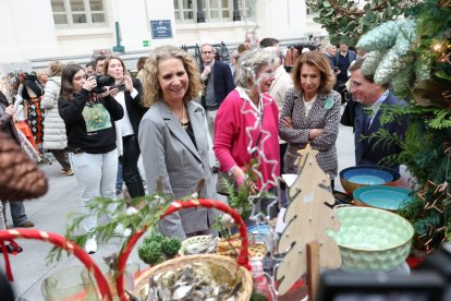 La Infanta Elena y Simoneta Gómez Acebo, en la inauguración de Nuevo Futuro.