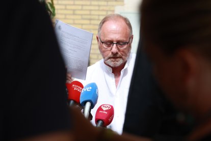 Antonio del Castillo padre de Marta, durante una rueda de prensa sobre El Cuco. Archivo.