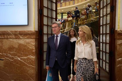 El presidente del PP, Alberto Núñez Feijóo y la diputada del PP Cayetana Álvarez de Toledo.